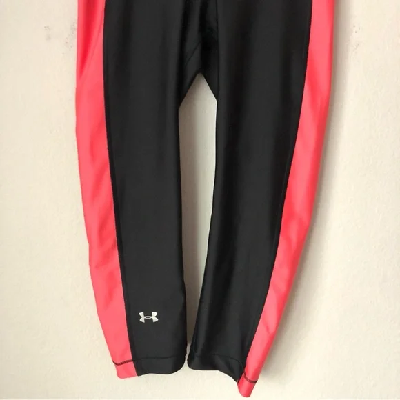 CLOSEOUT \Under Armour\• Compression Crop Leggings - Picture 4 of 16